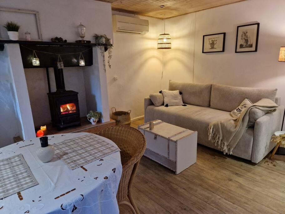 Petit Cottage Breton Saint-Mayeux Exterior photo